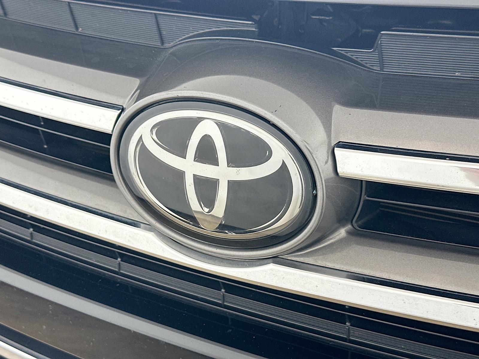2018 Toyota Highlander Vehicle Photo in Langhorne, PA 19047