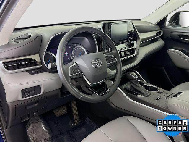2021 Toyota Highlander Vehicle Photo in Puyallup, WA 98371