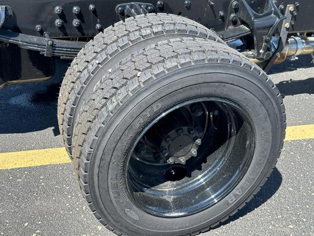 2023 Chevrolet Silverado 4500 HD Vehicle Photo in COLUMBIA, MO 65203-3903