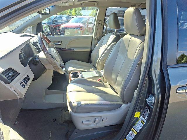 2013 Toyota Sienna Vehicle Photo in DANBURY, CT 06810-5034