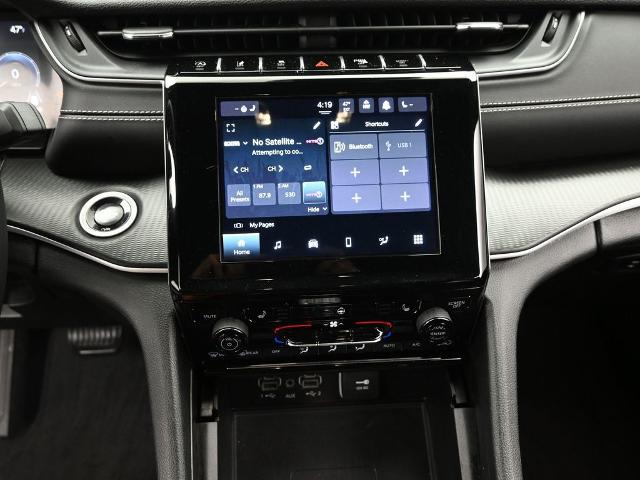 2024 Jeep Grand Cherokee L Vehicle Photo in Cedar Rapids, IA 52402