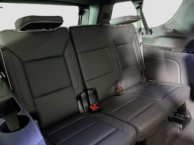 2025 Chevrolet Suburban Vehicle Photo in PUYALLUP, WA 98371-4149