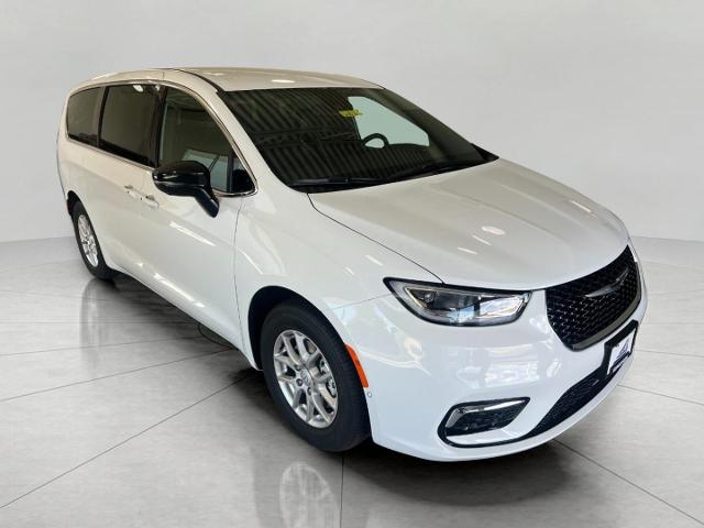 2026 Chrysler Pacifica Vehicle Photo in Neenah, WI 54956