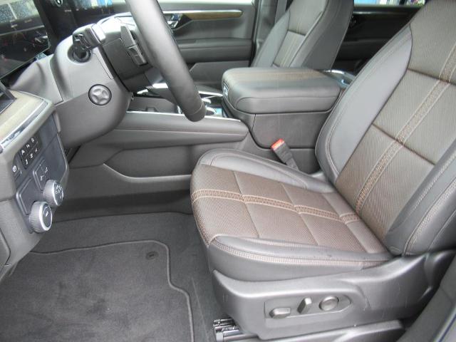2025 Chevrolet Suburban Vehicle Photo in LEESBURG, FL 34788-4022