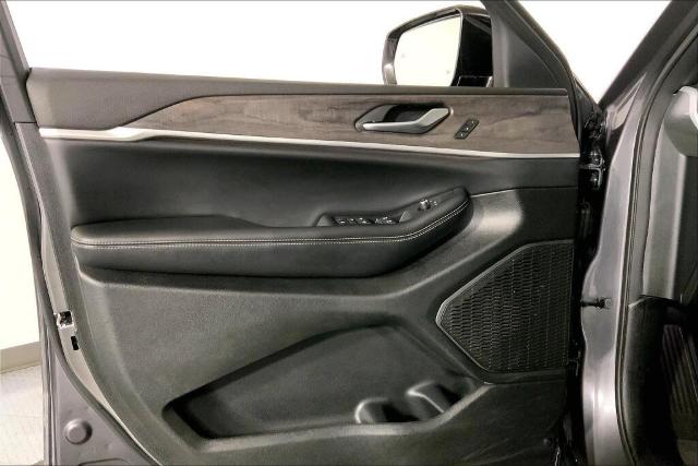 2024 Jeep Grand Cherokee L Vehicle Photo in Kansas City, MO 64114