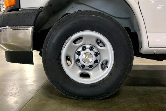 2025 Chevrolet Express Cargo Van Vehicle Photo in KANSAS CITY, MO 64114-4502