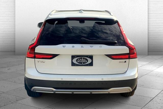 2025 Volvo V90 Cross Country Vehicle Photo in KANSAS CITY, MO 64114-4545