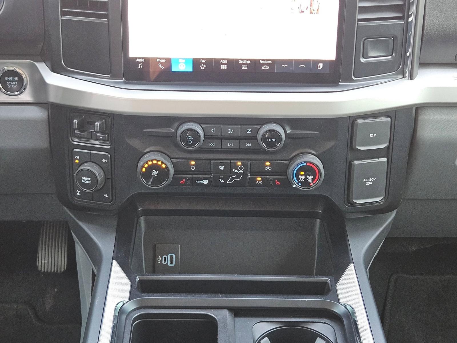 2024 Ford Super Duty F-350 SRW Vehicle Photo in Seguin, TX 78155