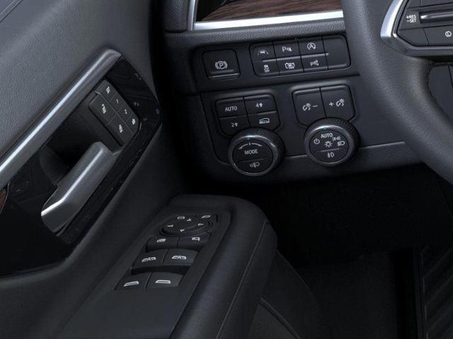 2025 Chevrolet Suburban Vehicle Photo in KANSAS CITY, MO 64114-4502
