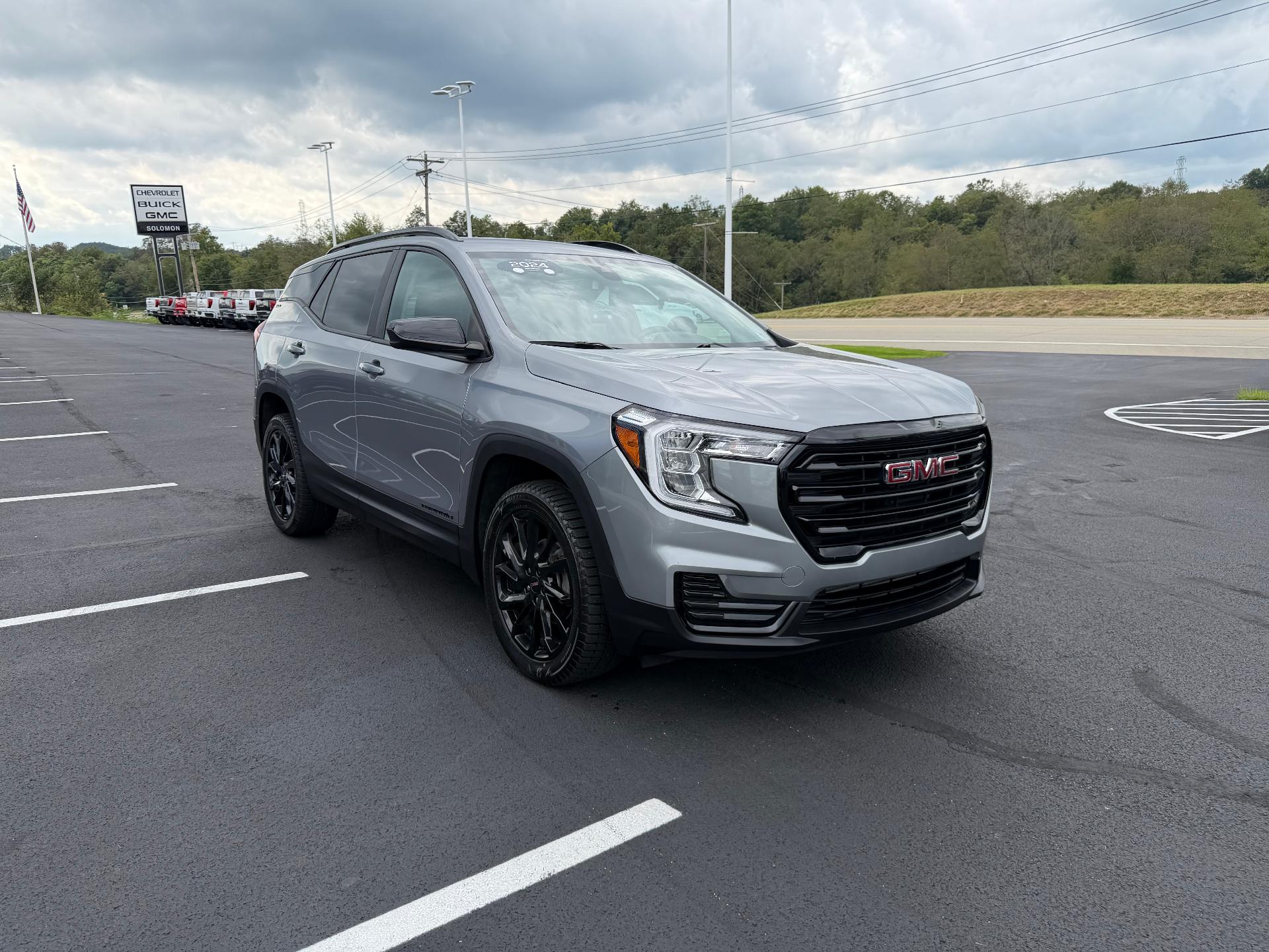 2024 GMC Terrain photo 8 of 36
