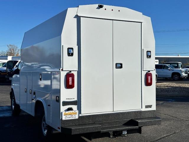 2024 GMC Savana Cutaway 3500 Vehicle Photo in COLUMBIA, MO 65203-3903