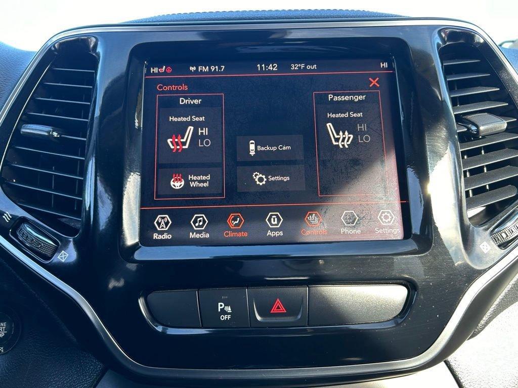 2019 Jeep Cherokee Vehicle Photo in Cedar Rapids, IA 52402