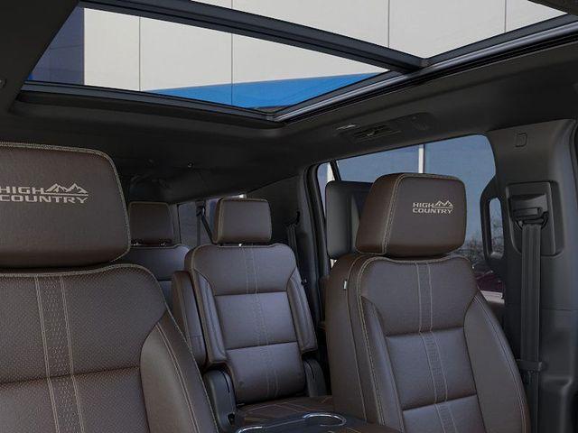 2025 Chevrolet Suburban Vehicle Photo in DANBURY, CT 06810-5034