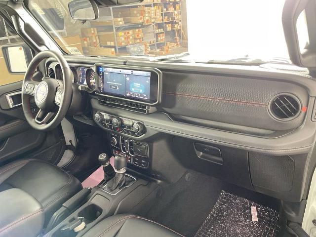 2024 Jeep Wrangler Vehicle Photo in GILBERT, AZ 85297-0402