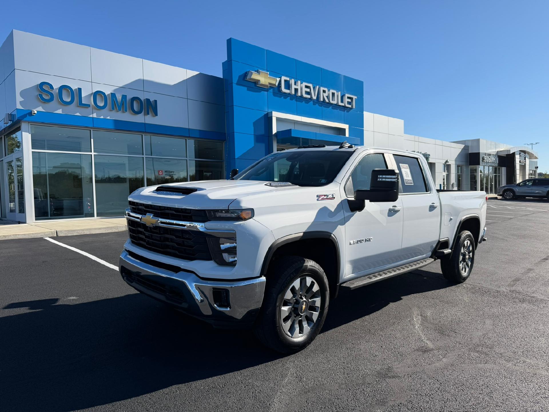 2024 Chevrolet Silverado 2500 HD photo 2 of 34