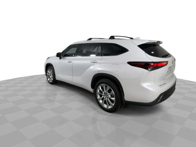 2024 Toyota Highlander Vehicle Photo in GILBERT, AZ 85297-0402