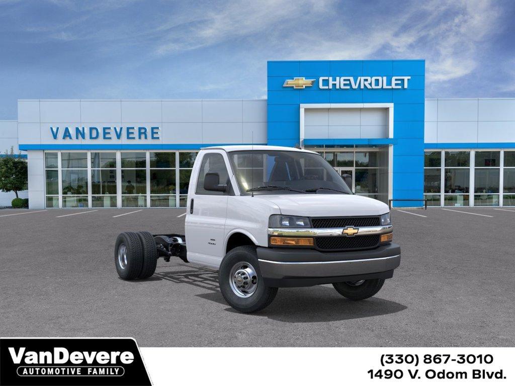 2026 Chevrolet Express Cutaway 3500 Vehicle Photo in AKRON, OH 44320-4088