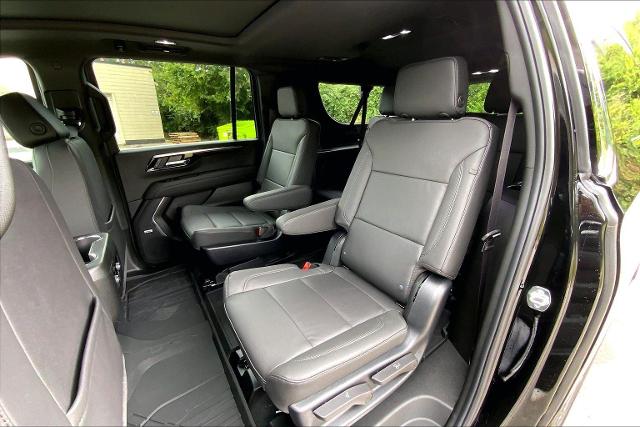 2025 Chevrolet Suburban Vehicle Photo in KANSAS CITY, MO 64114-4502