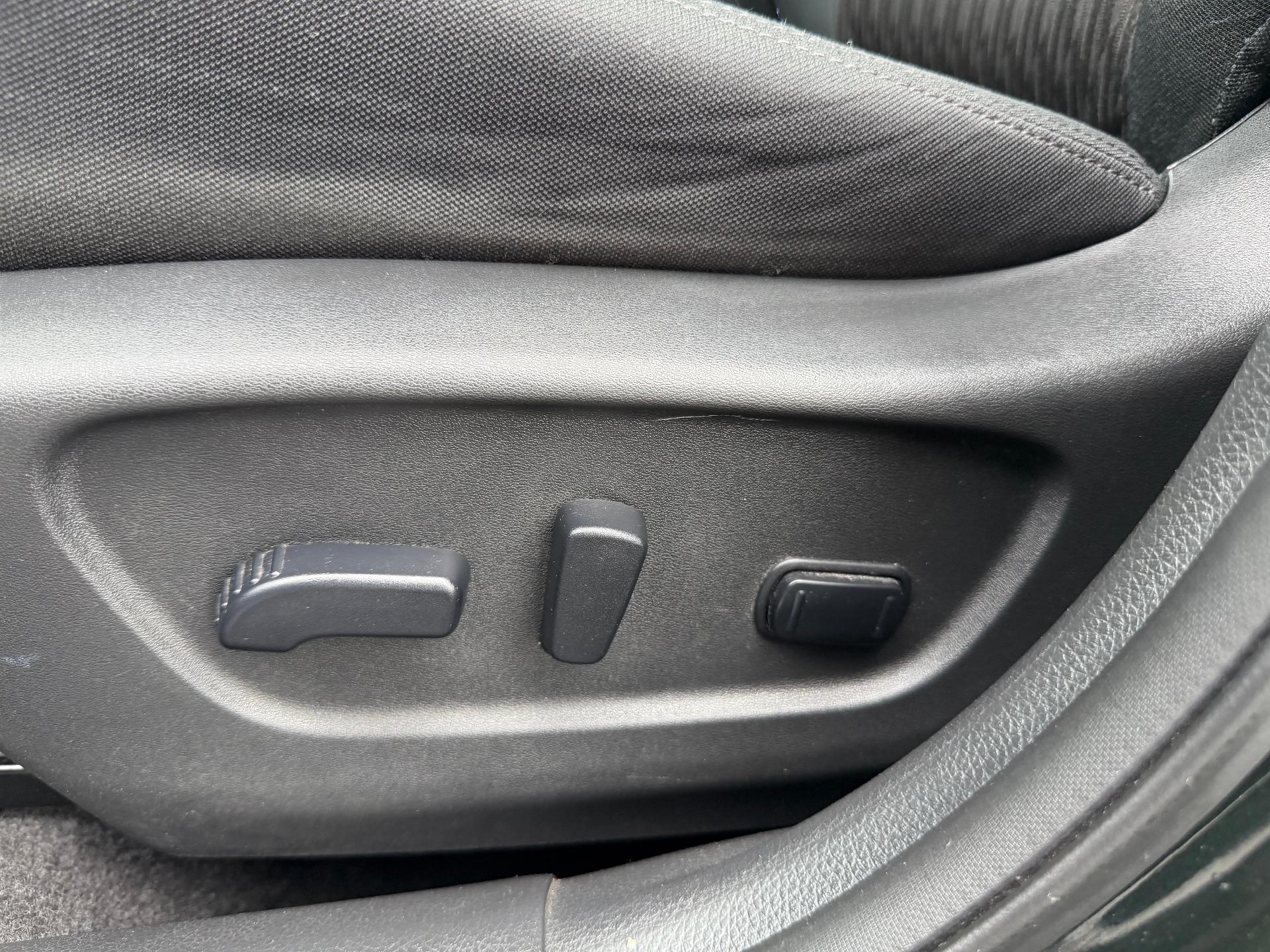 2019 Nissan Rogue photo 31 of 36