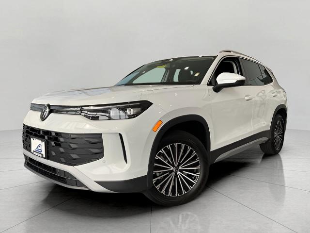 2025 Volkswagen Tiguan Vehicle Photo in Oshkosh, WI 54904