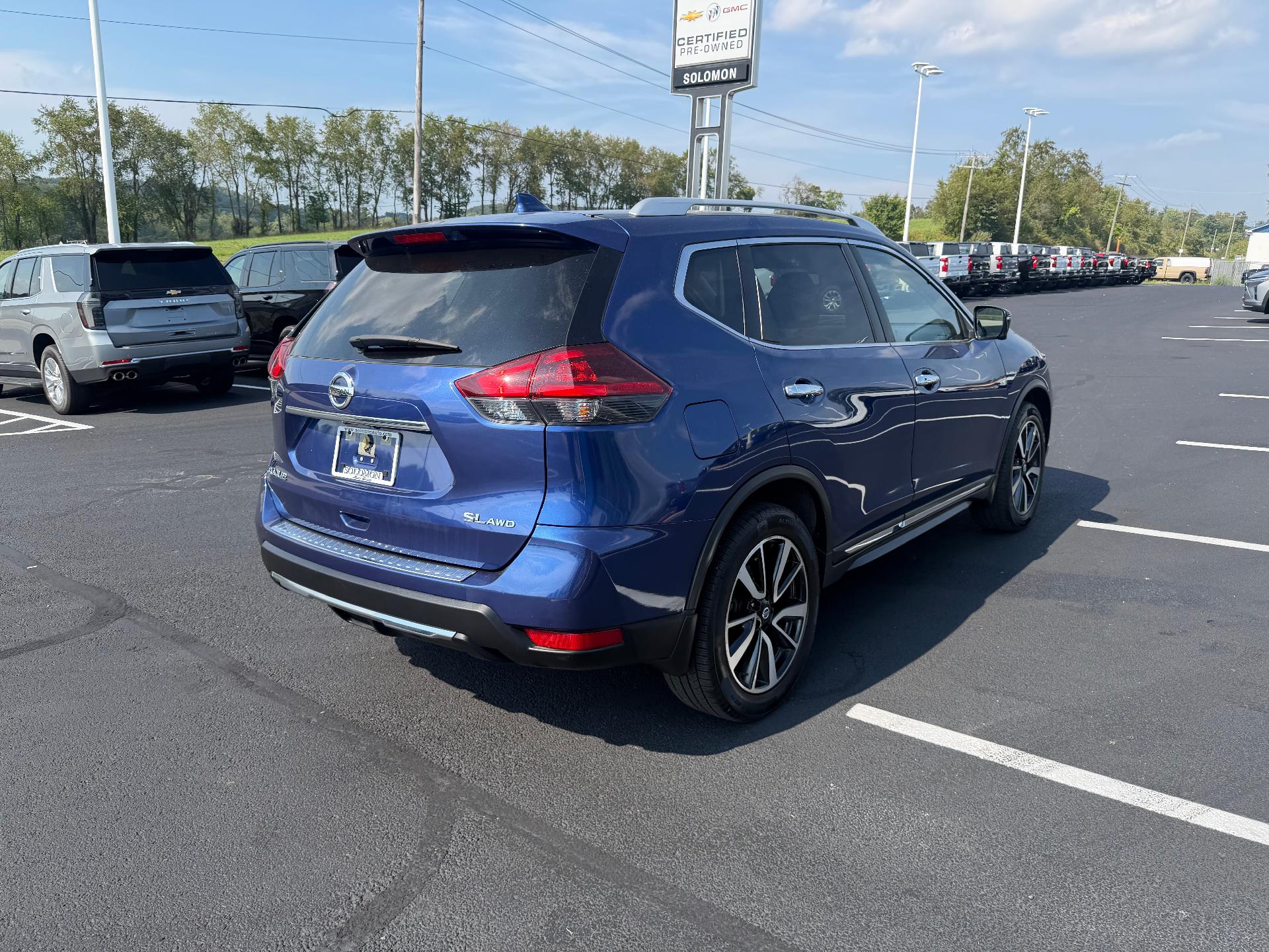 2018 Nissan Rogue photo 6 of 36
