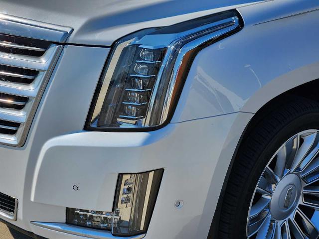 2018 Cadillac Escalade Vehicle Photo in DENTON, TX 76210-9321