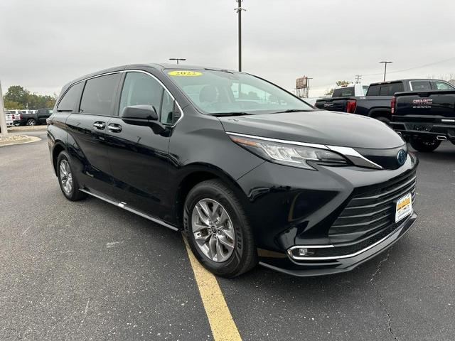 2022 Toyota Sienna Vehicle Photo in COLUMBIA, MO 65203-3903