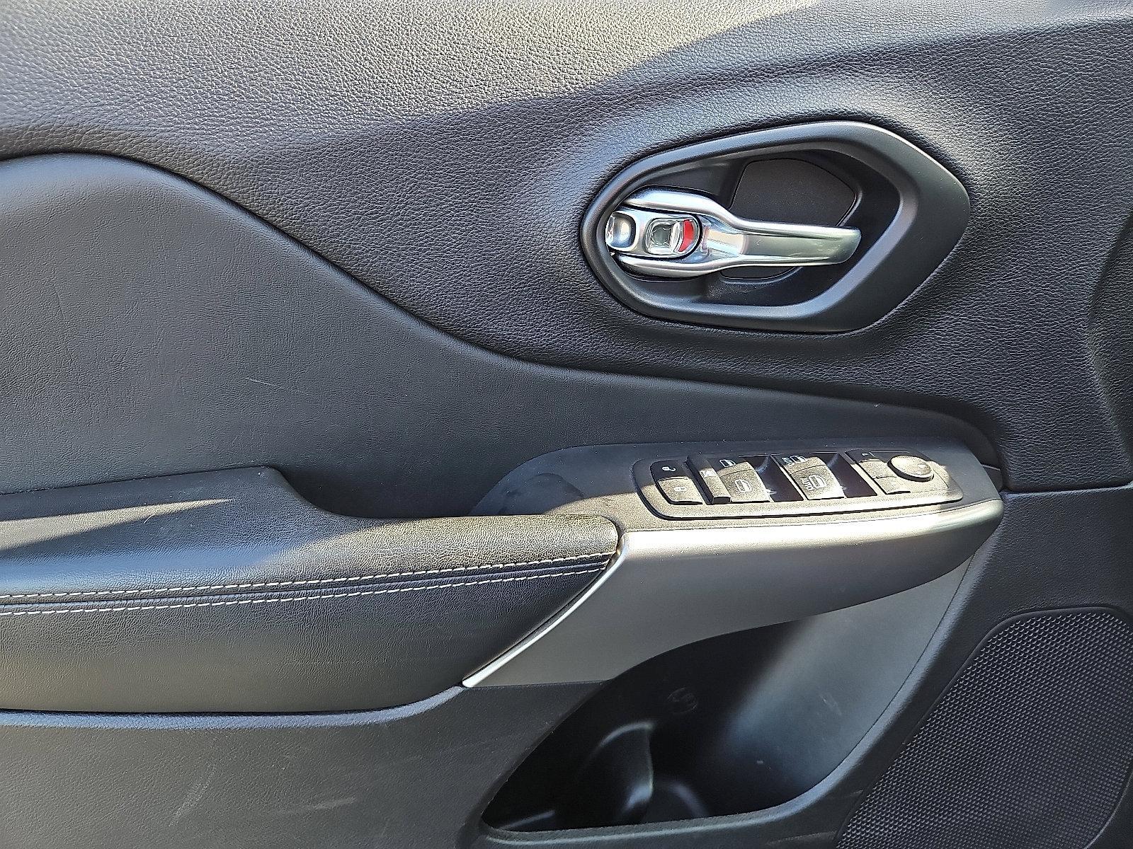 2021 Jeep Cherokee Vehicle Photo in Trevose, PA 19053