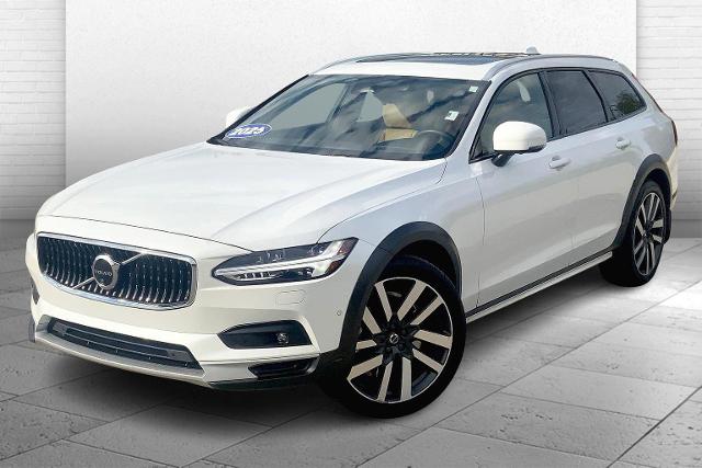 2025 Volvo V90 Cross Country Vehicle Photo in KANSAS CITY, MO 64114-4545