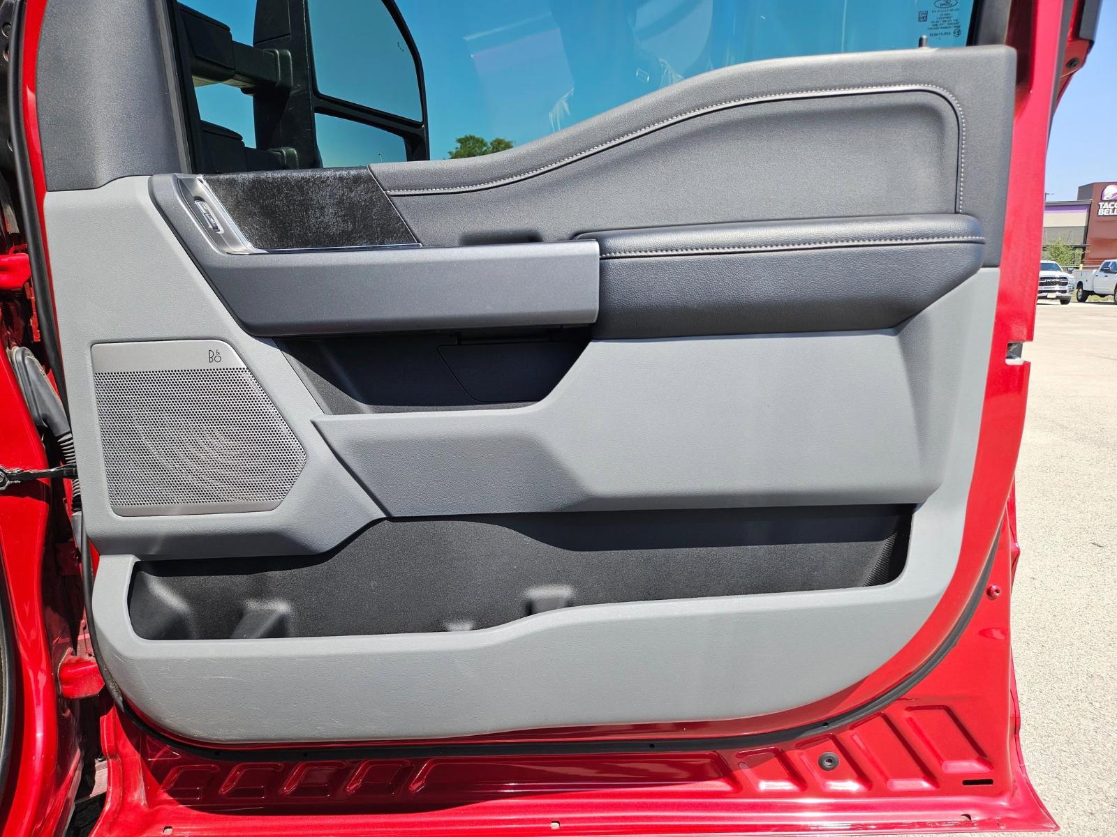 2024 Ford Super Duty F-350 SRW Vehicle Photo in Seguin, TX 78155