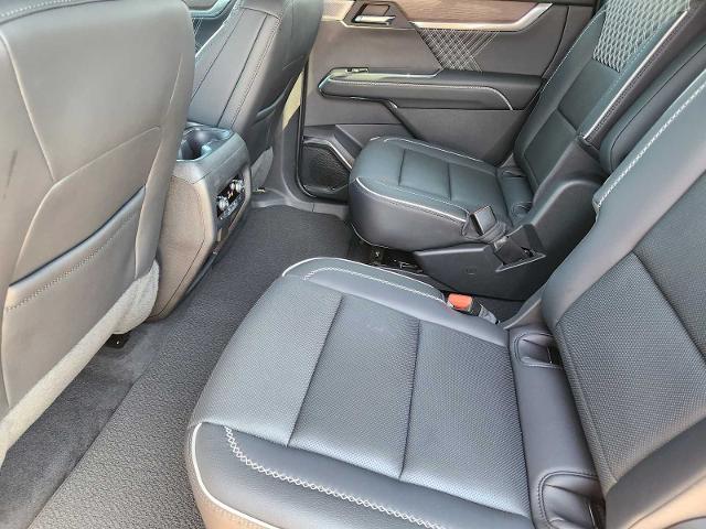 2024 GMC Acadia Vehicle Photo in DENTON, TX 76210-9321