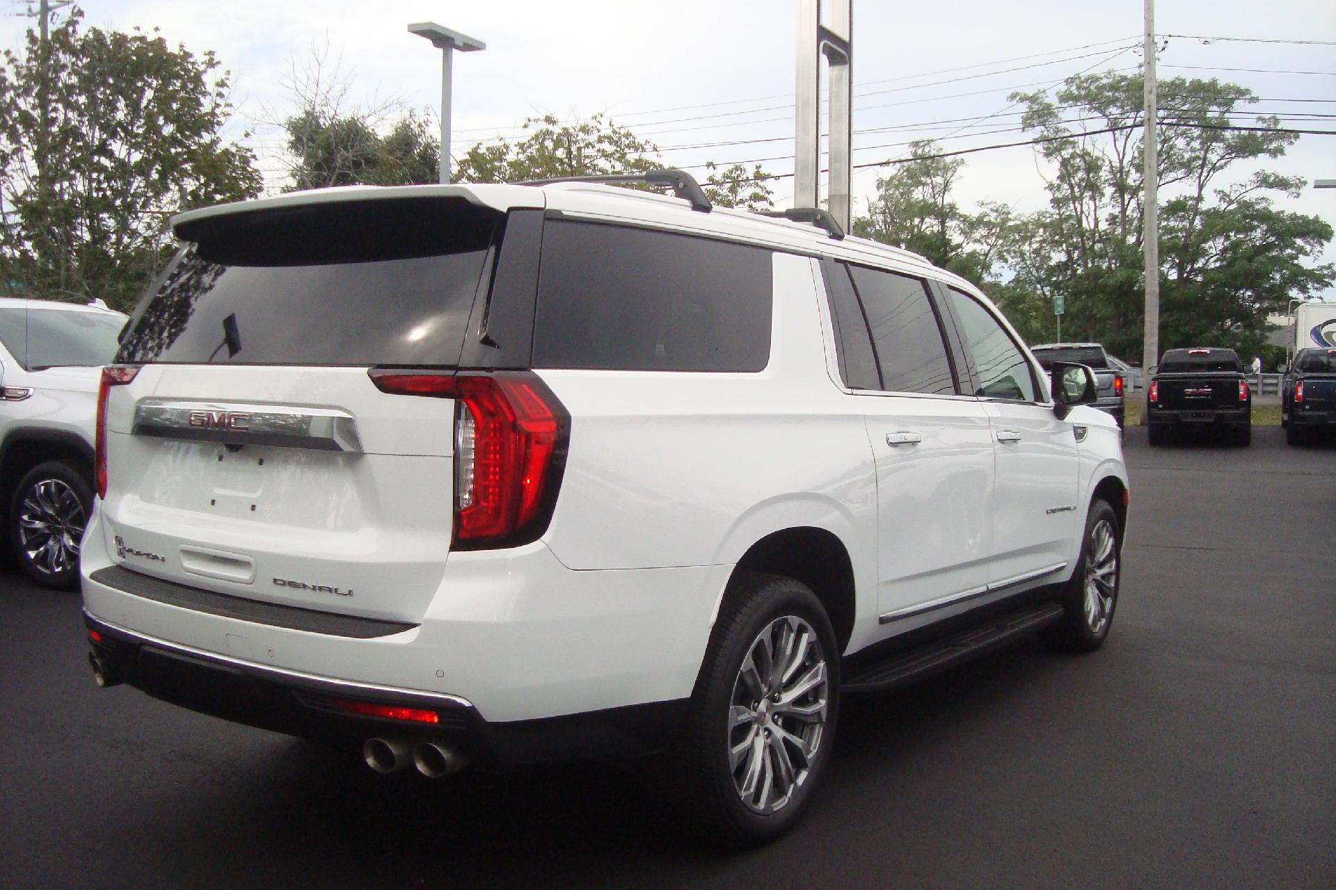 2021 GMC Yukon XL Vehicle Photo in PORTSMOUTH, NH 03801-4196