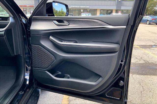 2023 Jeep Grand Cherokee Vehicle Photo in Kansas City, MO 64114