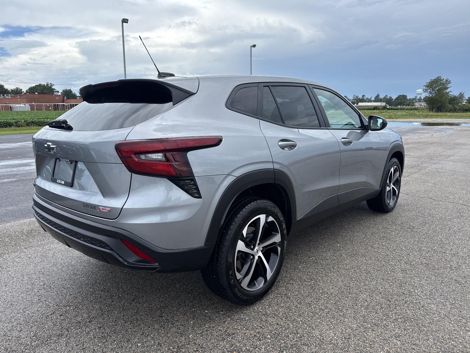 View vehicle photo 5