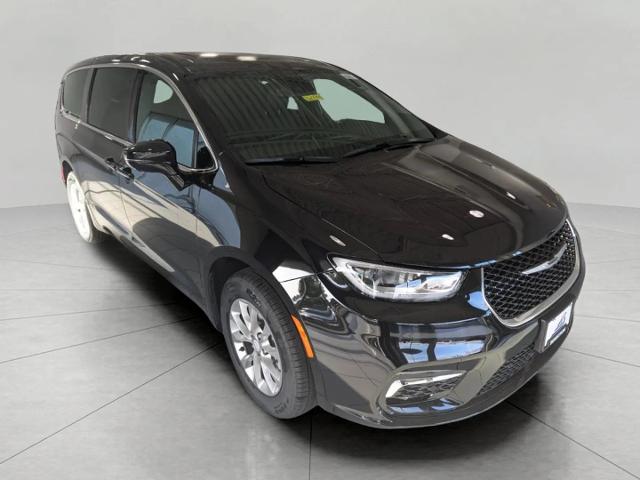 2026 Chrysler Pacifica Vehicle Photo in Neenah, WI 54956