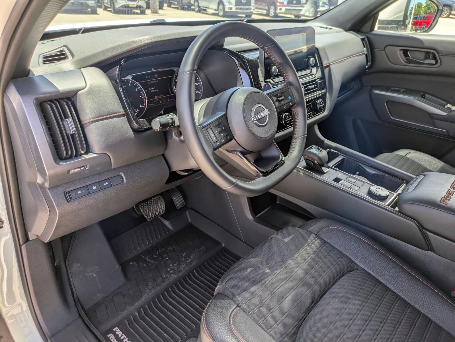 2025 Nissan Pathfinder Vehicle Photo in Seguin, TX 78155