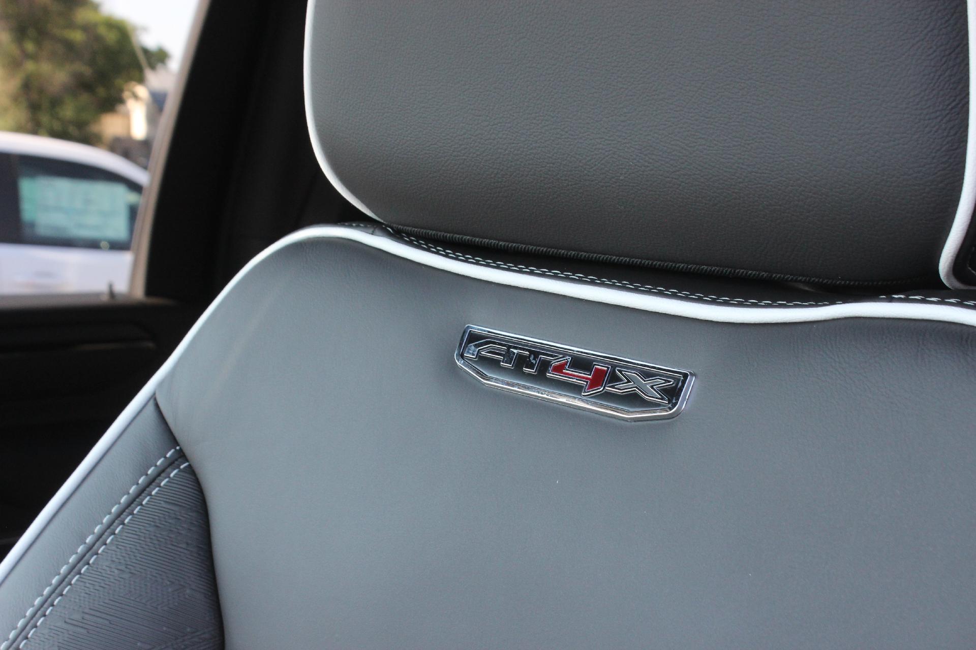 2025 GMC Sierra 2500 HD Vehicle Photo in AURORA, CO 80012-4011