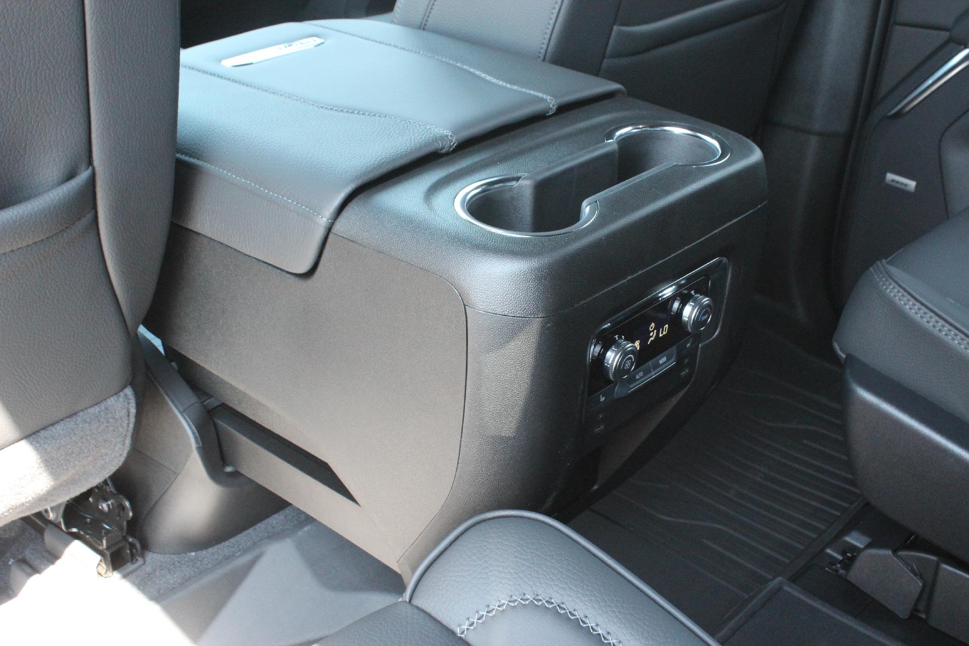 2025 GMC Yukon XL Vehicle Photo in AURORA, CO 80012-4011