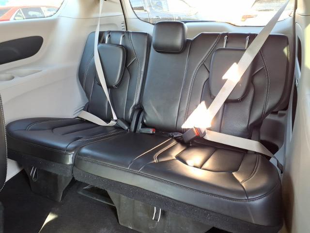 2023 Chrysler Pacifica Touring L - 9