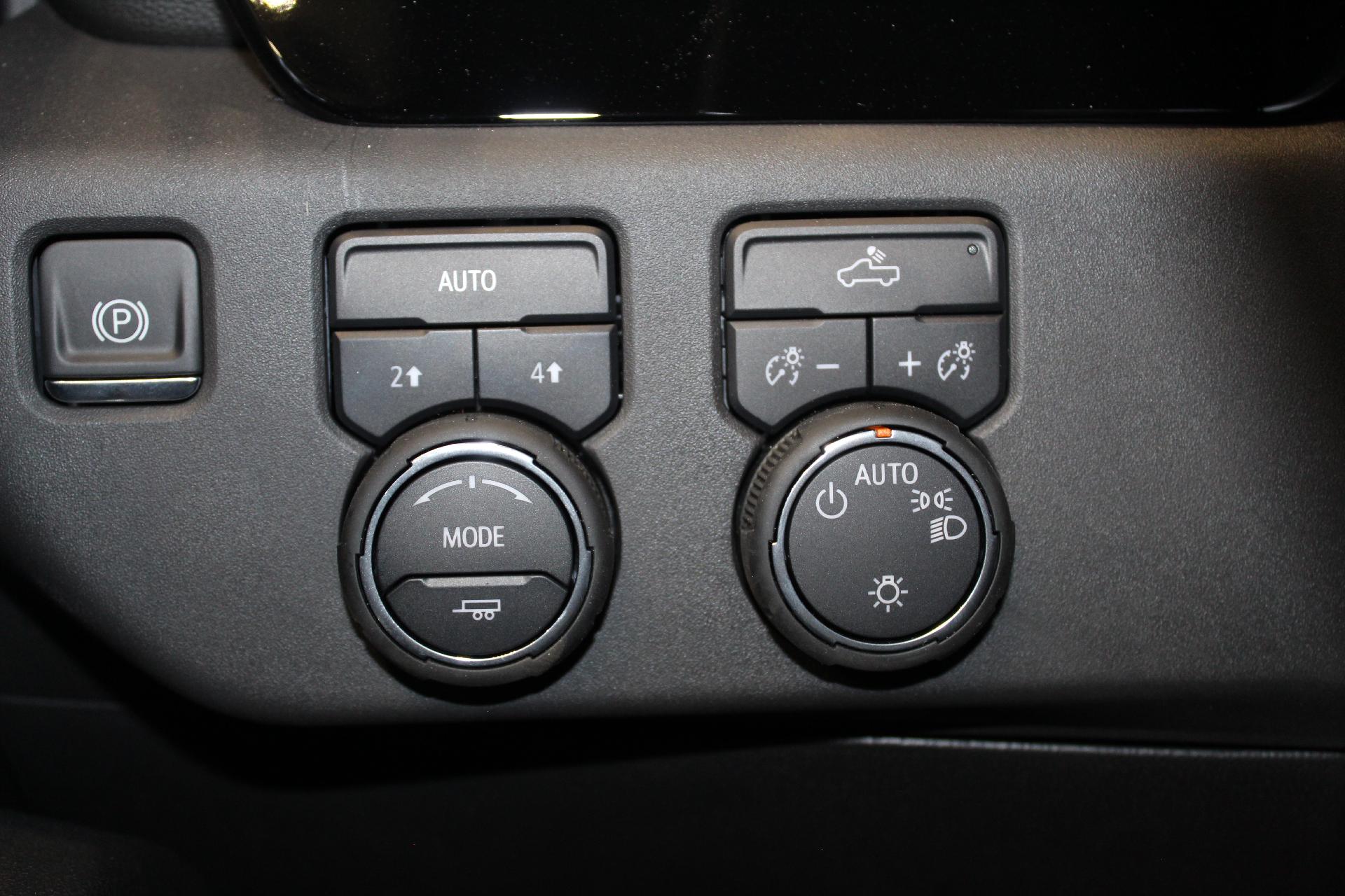 2025 Chevrolet Silverado 1500 Vehicle Photo in NORTHAMPTON, MA 01060-1120