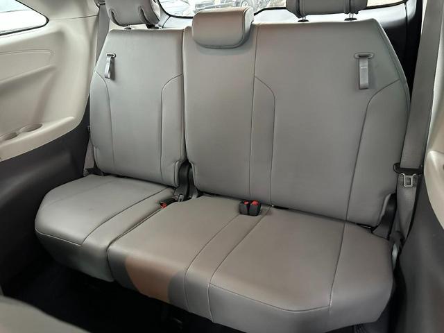 2022 Toyota Sienna Vehicle Photo in COLUMBIA, MO 65203-3903