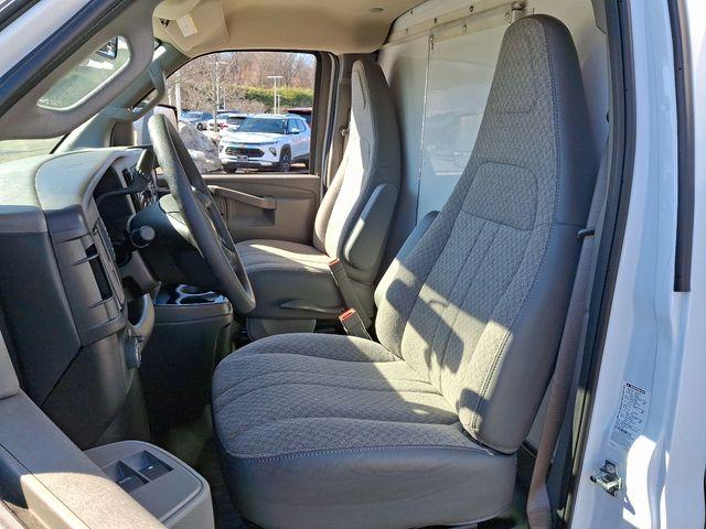 2024 Chevrolet Express Cutaway 3500 Vehicle Photo in DANBURY, CT 06810-5034