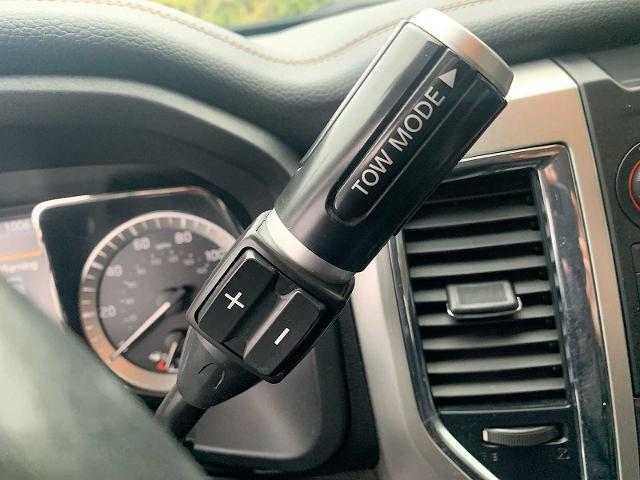 2019 Nissan Titan Vehicle Photo in MOON TOWNSHIP, PA 15108-2571