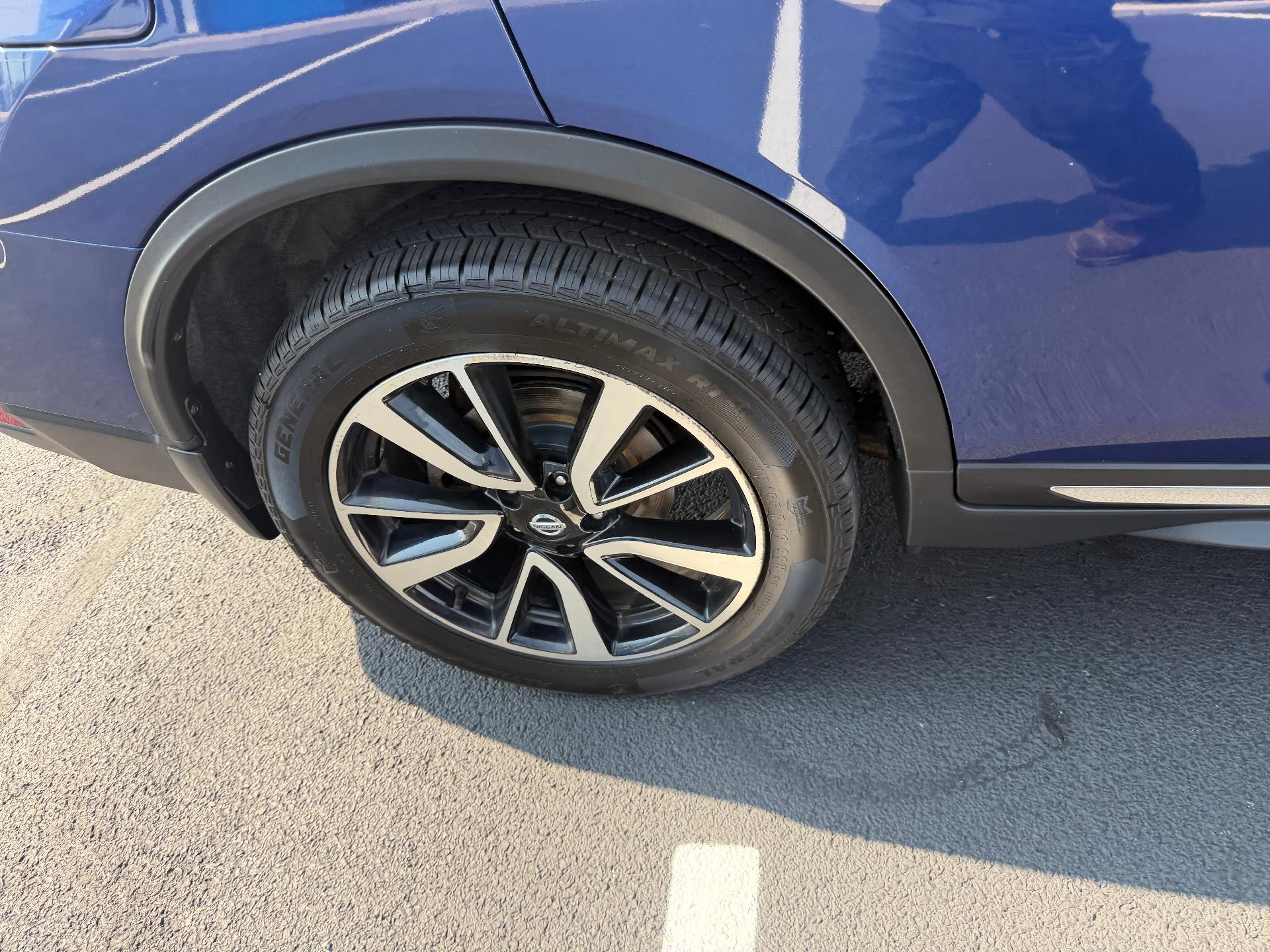 2018 Nissan Rogue photo 15 of 36