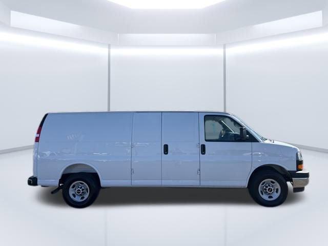 2025 GMC Savana Cargo 3500 Vehicle Photo in SAINT CLAIRSVILLE, OH 43950-8512