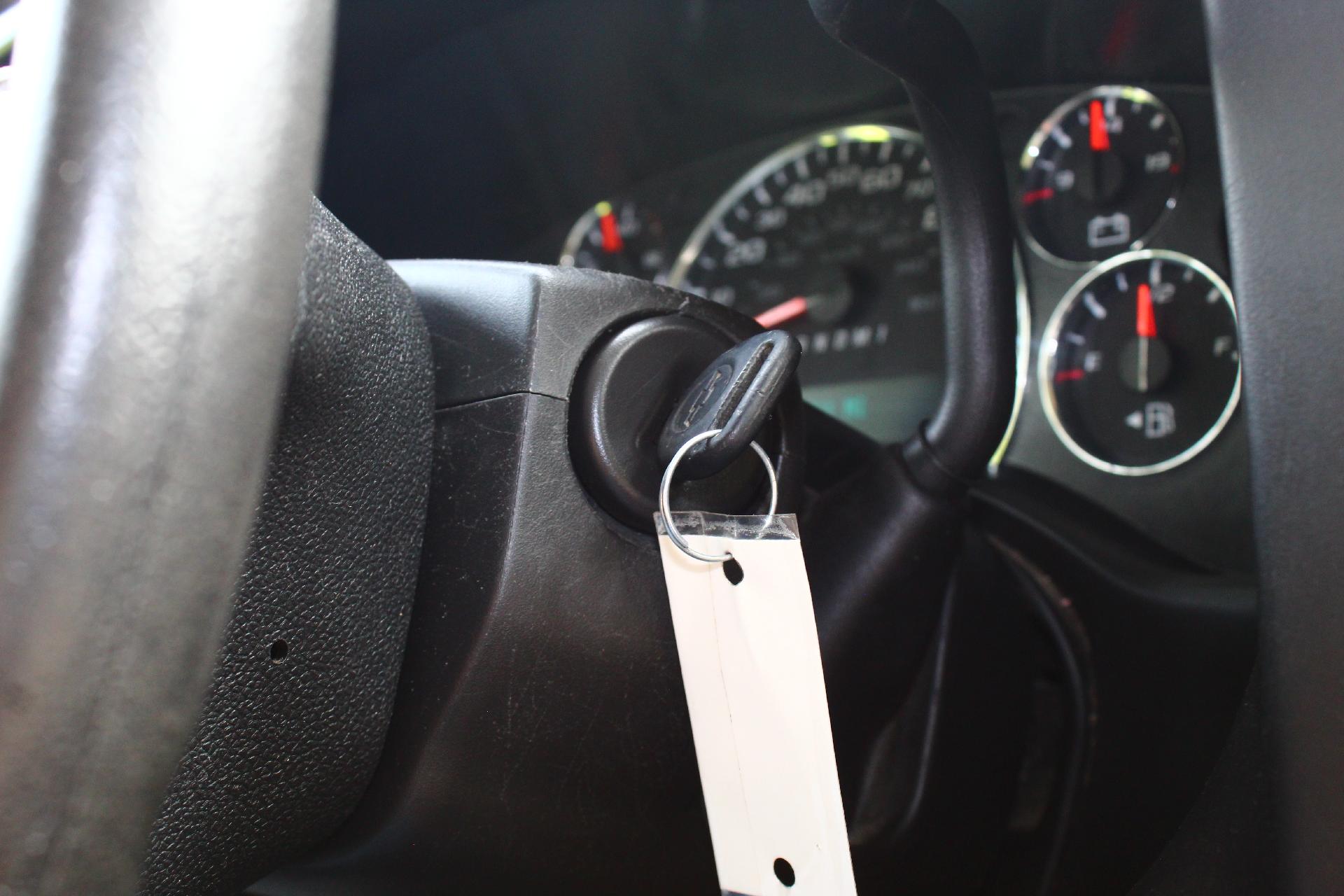 2014 Chevrolet Express Cutaway 3500 Vehicle Photo in NORTHAMPTON, MA 01060-1120