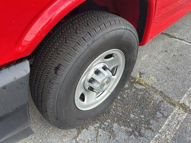 2025 Chevrolet Express Cargo 2500 Vehicle Photo in SAINT CLAIRSVILLE, OH 43950-8512