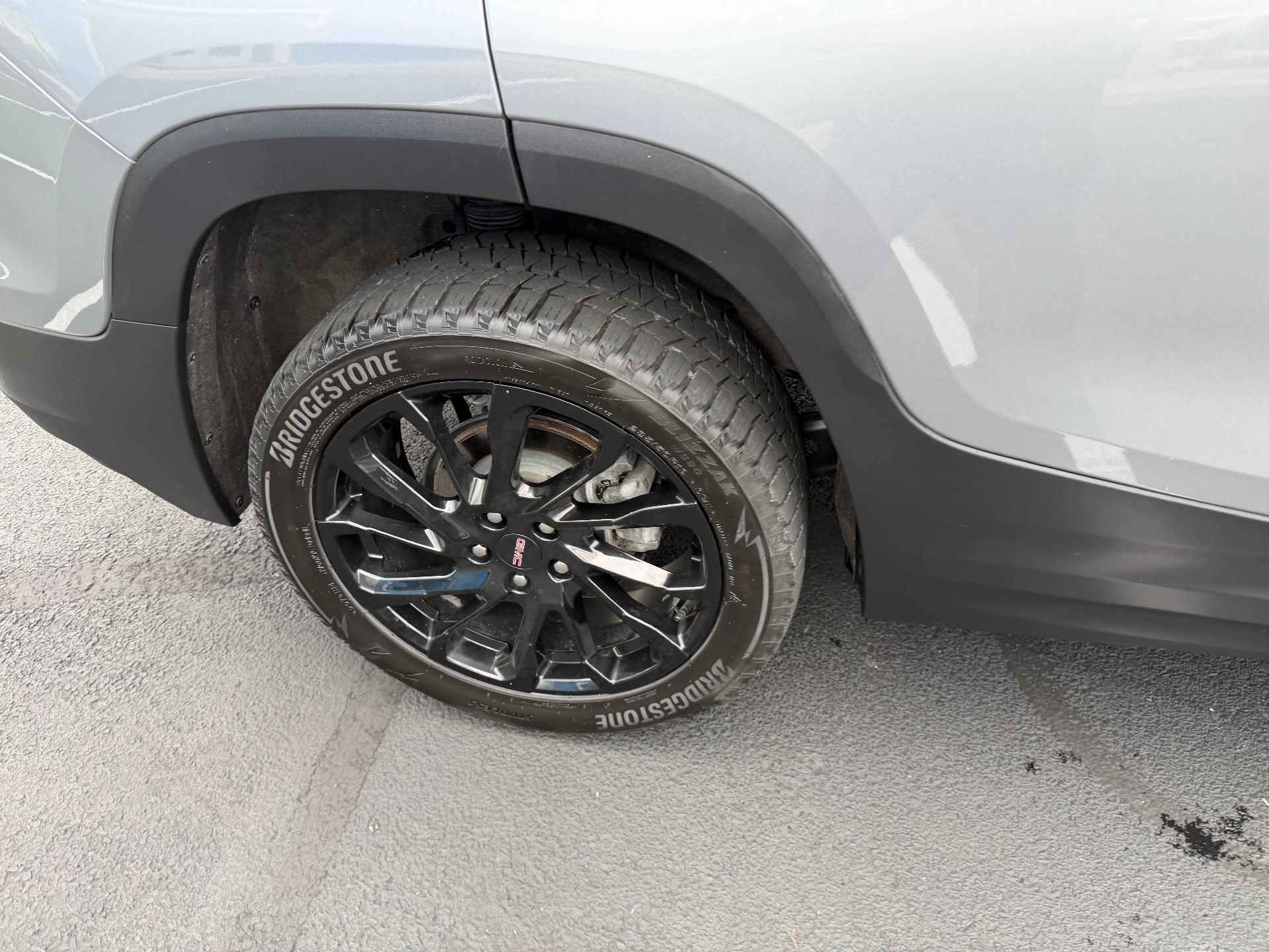 2024 GMC Terrain photo 11 of 36