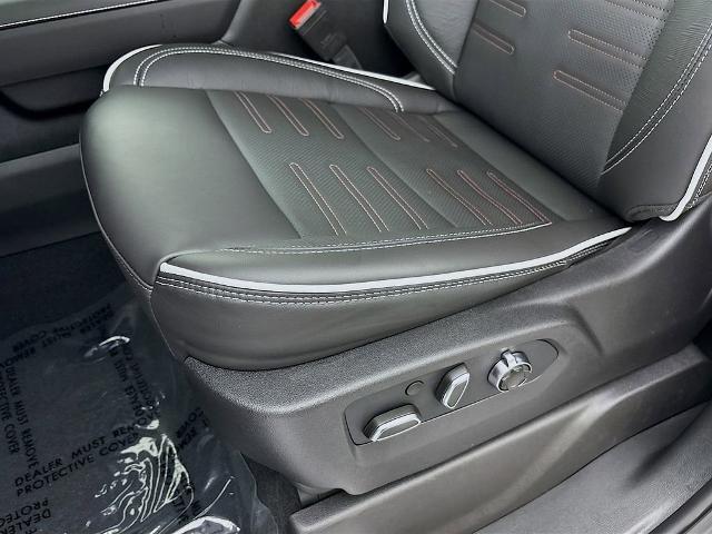 2025 GMC Sierra 2500 HD Vehicle Photo in PUYALLUP, WA 98371-4149