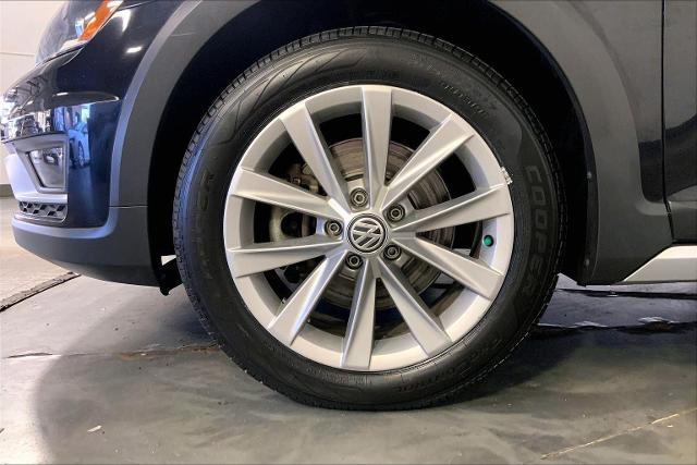 2017 Volkswagen Golf Alltrack Vehicle Photo in INDEPENDENCE, MO 64055-1377
